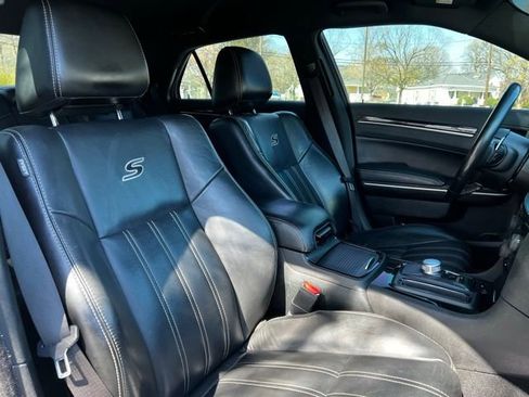 Used 2019 Chrysler 300 S image 24