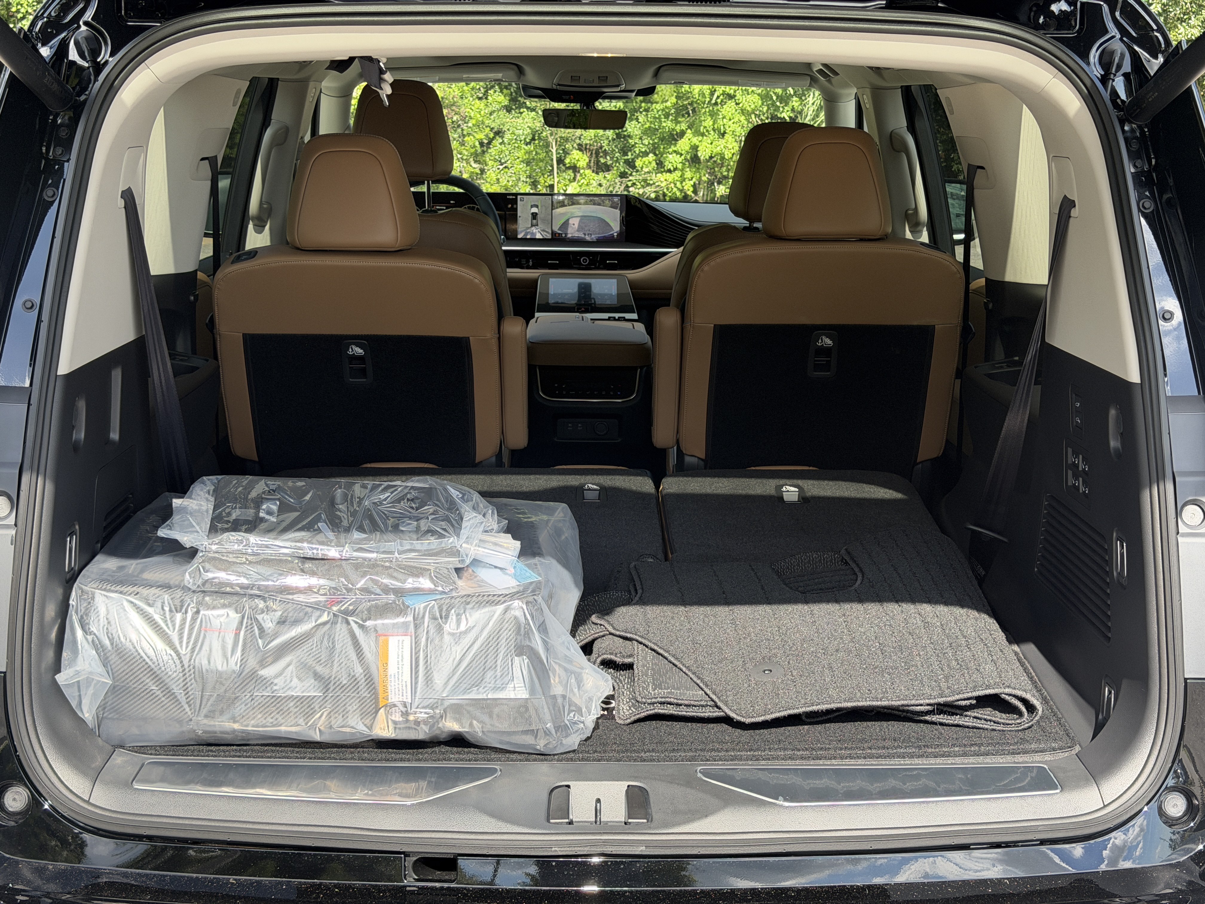 New 2027 INFINITI QX80 Luxe w/ Cargo Package RWD image 11
