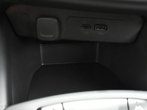 Used 2024 Chevrolet Trax RS w/ Sunroof Package FWD image 22