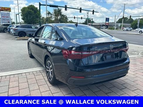 Certified 2025 Volkswagen Jetta SE w/ Sunroof Package FWD image 8