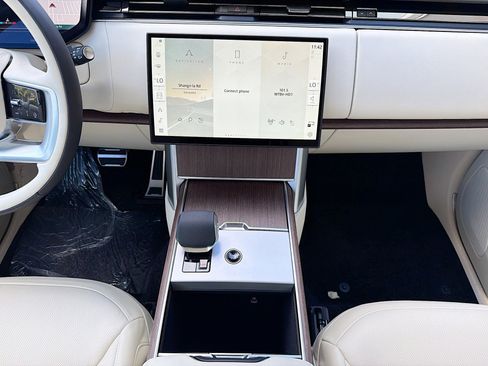 New 2026 Land Rover Range Rover Long Wheelbase SE image 20