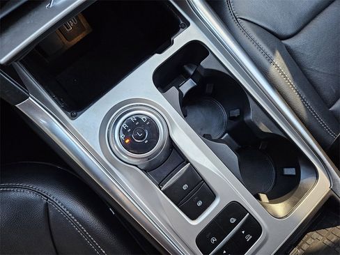 Used 2023 Ford Explorer Limited image 17