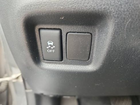 Used 2015 Nissan Versa Note SV FWD image 27