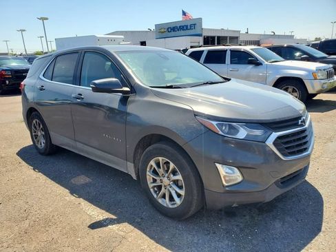 Used 2020 Chevrolet Equinox LT w/ Driver Convenience Package FWD image 2