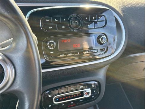 Used 2017 smart fortwo electric drive image 22