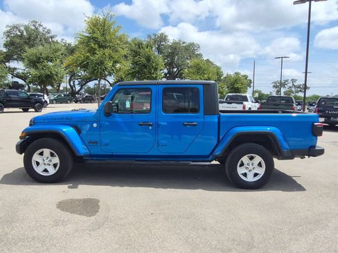 Used 2021 Jeep Gladiator Sport AWD/4WD image 2