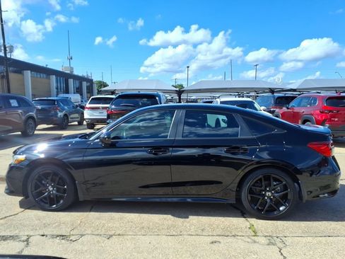 Used 2023 Honda Civic Sport image 2