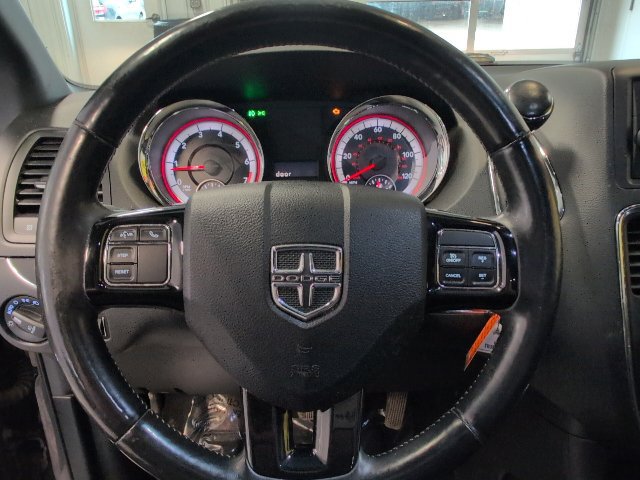 Used 2016 Dodge Grand Caravan SXT FWD image 17