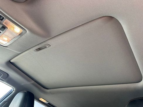 Used 2019 Toyota Highlander XLE image 12