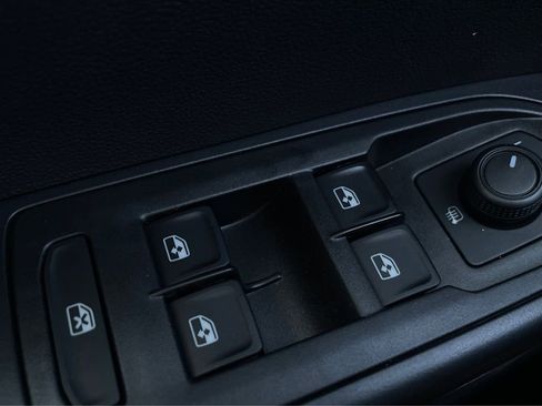 New 2024 Volkswagen Taos SE image 28