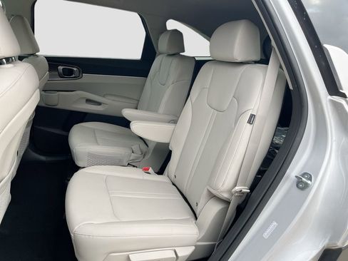 Certified 2025 Kia Sorento EX image 23