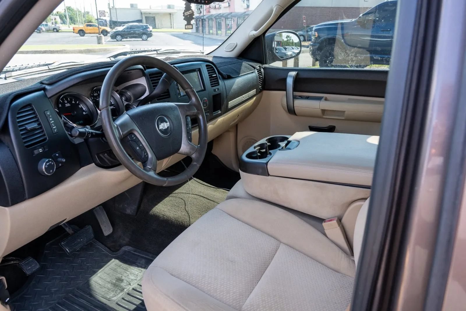 Used 2007 Chevrolet Silverado 1500 LT w/ 1LT Convenience Package AWD/4WD image 30