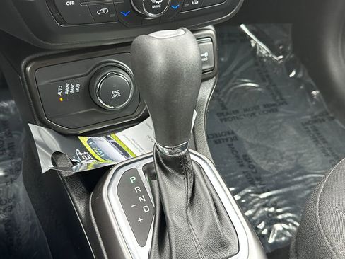 Certified 2022 Jeep Renegade Latitude image 30