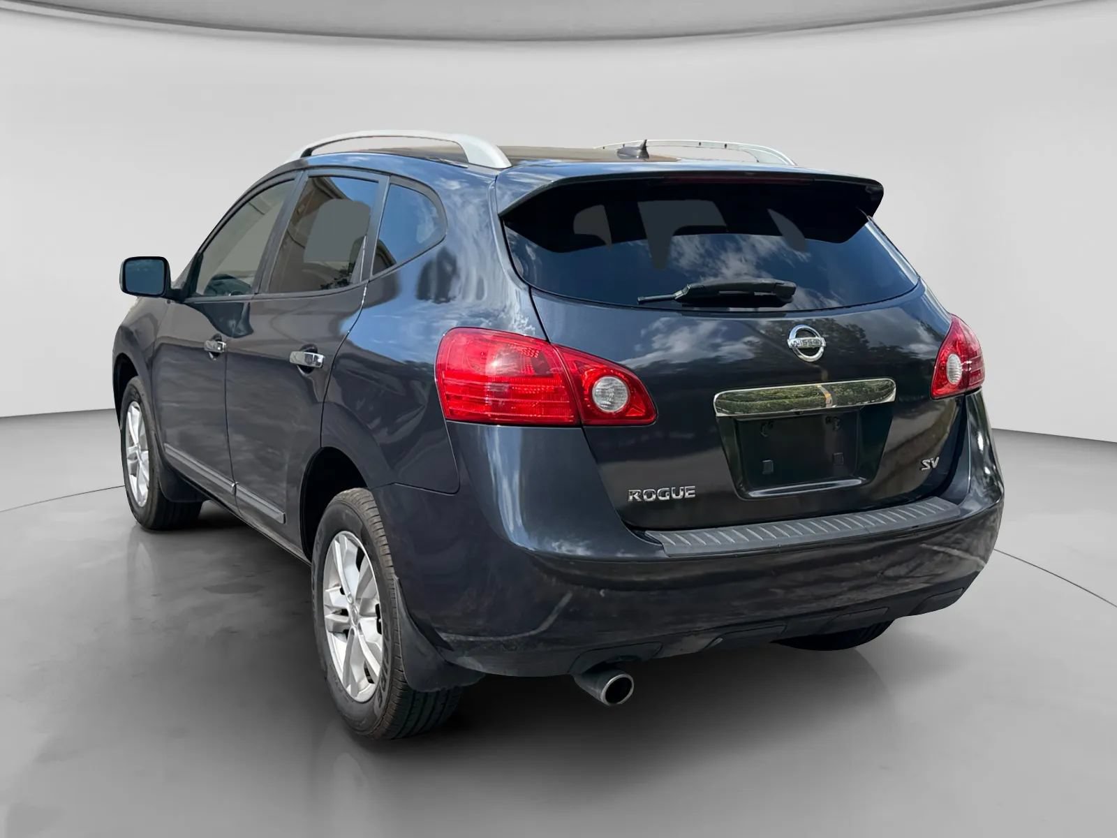 Used 2013 Nissan Rogue SV FWD image 3