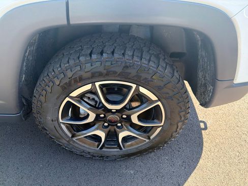 Used 2025 Jeep Compass Trailhawk AWD/4WD image 25