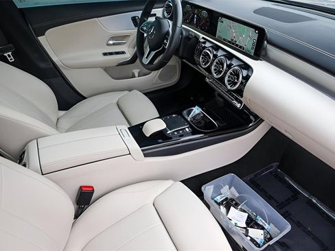 Used 2022 Mercedes-Benz CLA 250 image 34