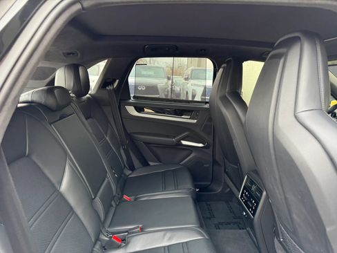 Used 2024 Porsche Cayenne Turbo image 48