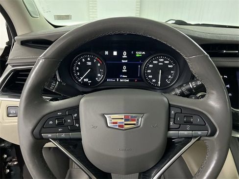 Used 2021 Cadillac XT6 Premium Luxury image 11
