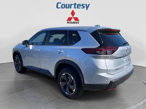 Used 2024 Nissan Rogue SV AWD/4WD image 3