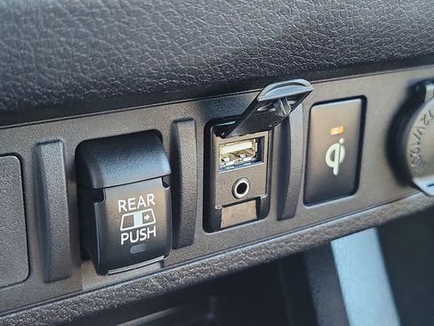 Used 2019 Toyota Tacoma TRD Off-Road image 32