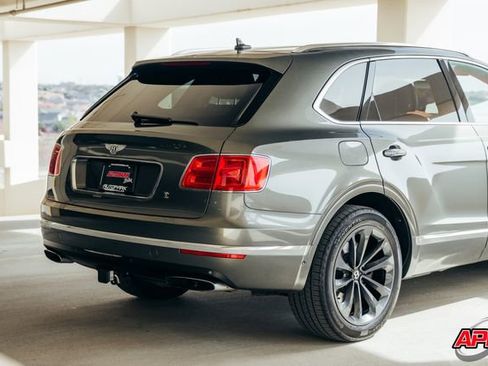 Used 2017 Bentley Bentayga image 64