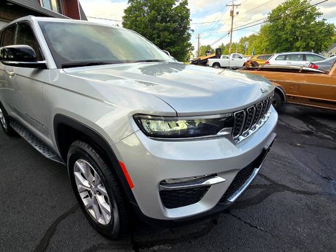 Used 2022 Jeep Grand Cherokee Limited image 3