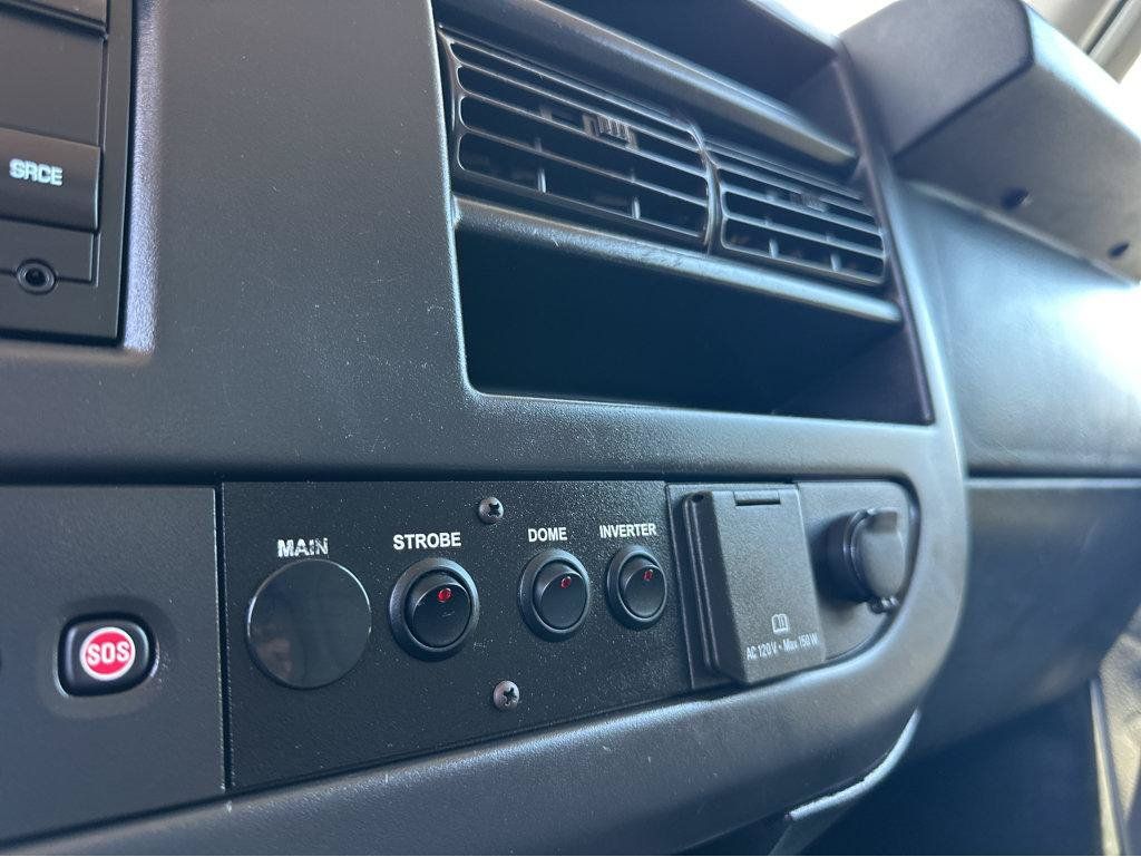 Used 2018 Chevrolet Express 2500 w/ Driver Convenience Package RWD image 6