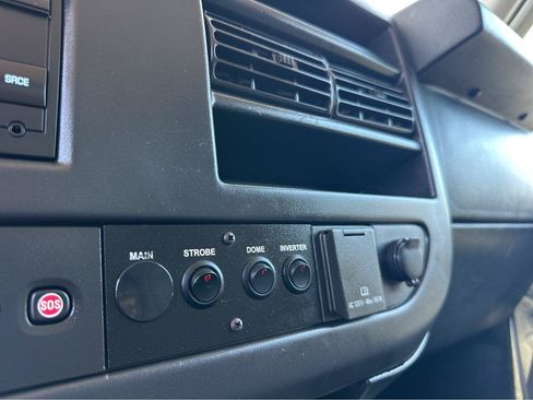 Used 2018 Chevrolet Express 2500 w/ Driver Convenience Package RWD image 6