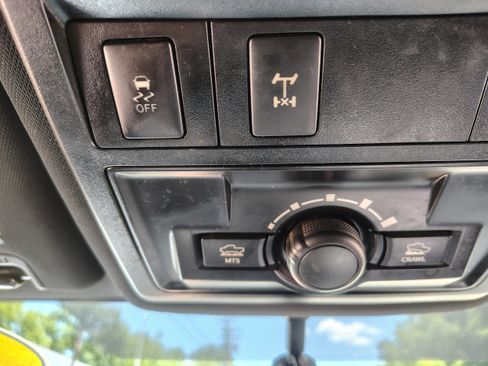 Used 2017 Toyota Tacoma TRD Off-Road w/ Tow Package (A/T) AWD/4WD image 36