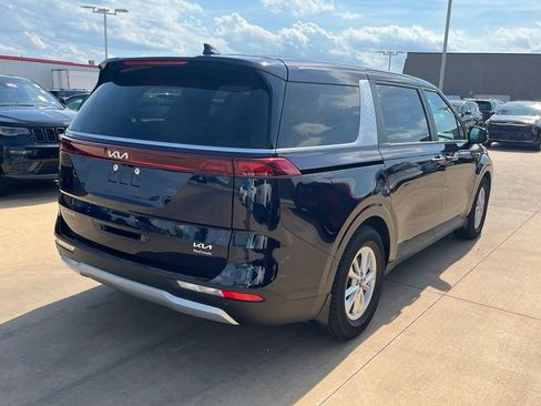 Used 2024 Kia Carnival LX FWD image 3