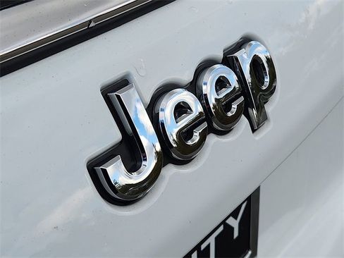 Used 2023 Jeep Compass Limited image 37