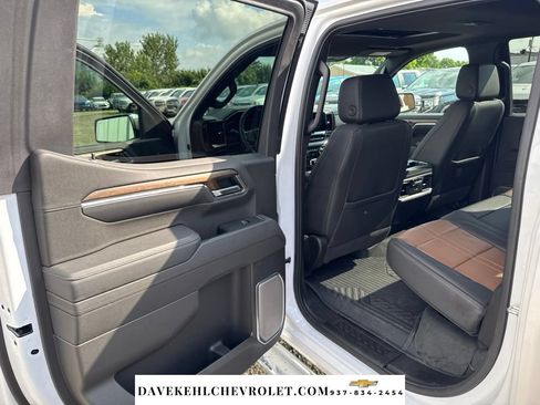 Used 2025 Chevrolet Silverado 1500 High Country w/ High Country Premium Package AWD/4WD image 23