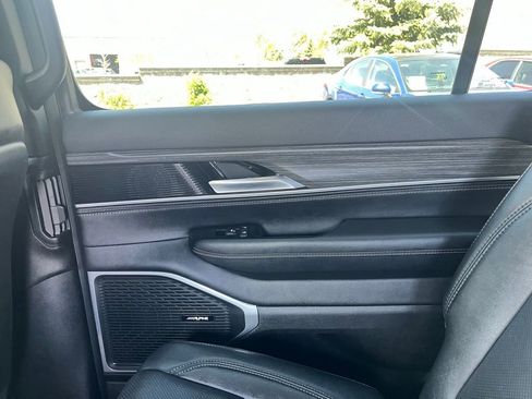 Used 2024 Jeep Wagoneer L Series II w/ Flexible Seating Group image 13