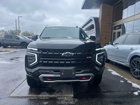 Used 2025 Chevrolet Suburban Z71 AWD/4WD image 2