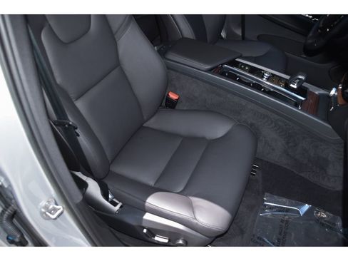 Used 2023 Volvo XC60 B5 Plus w/ Climate Package AWD/4WD image 32