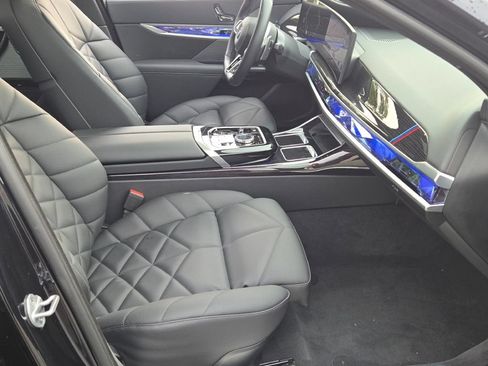 Used 2025 BMW 740i xDrive w/ Premium Package AWD/4WD image 6