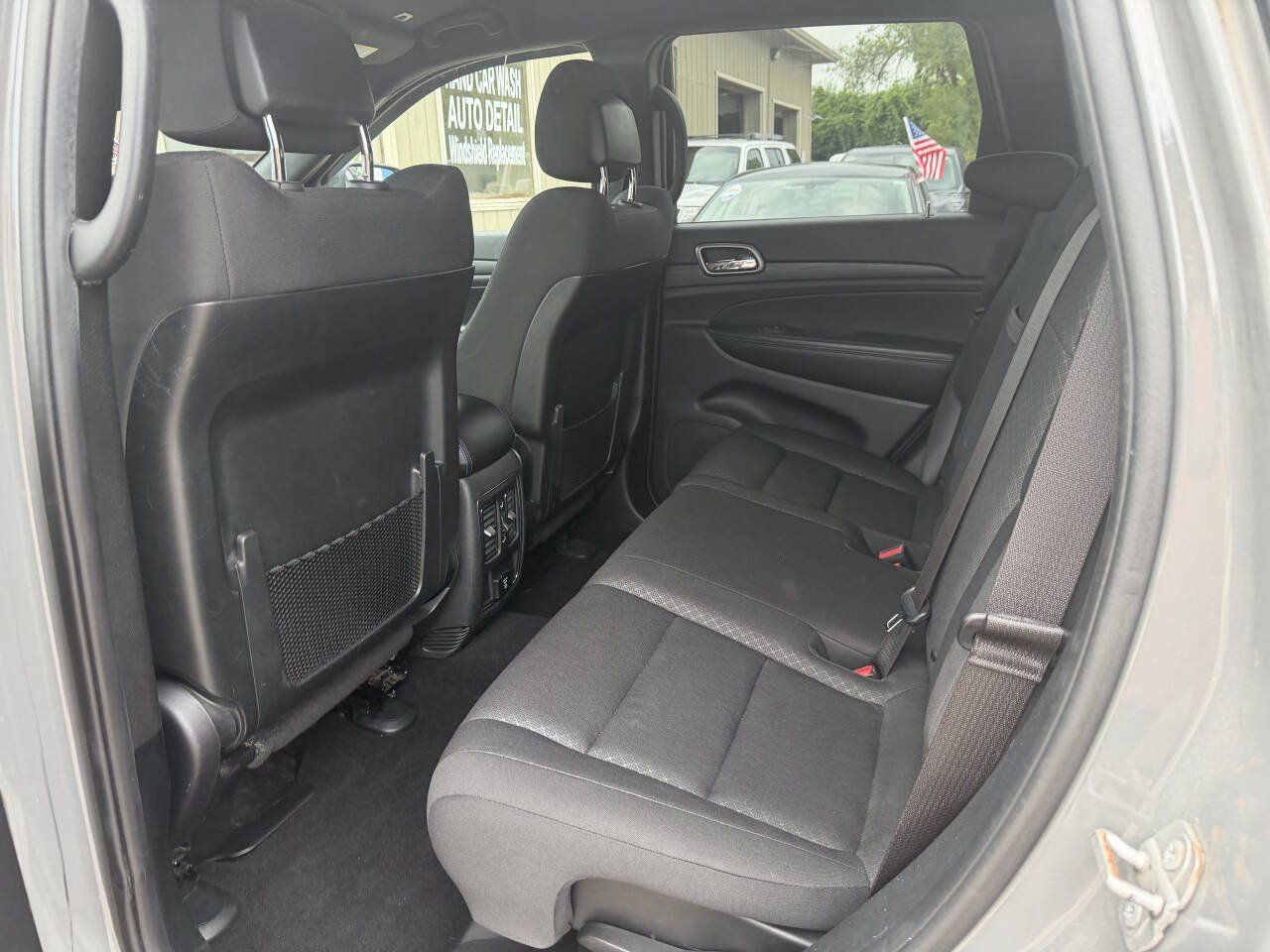 Used 2019 Jeep Grand Cherokee Laredo AWD/4WD image 29