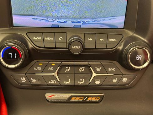 Used 2015 Chevrolet Corvette Z06 w/ 3LZ Preferred Equipment Group RWD image 19