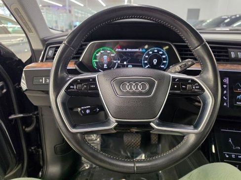 Used 2019 Audi e-tron Prestige w/ Prestige Package AWD/4WD image 10