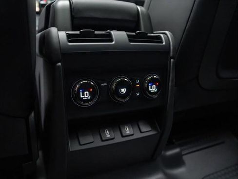 New 2026 Land Rover Defender 110 OCTA AWD/4WD image 33