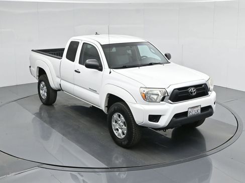 Used 2014 Toyota Tacoma PreRunner image 34
