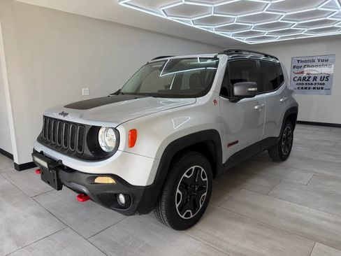 Used 2016 Jeep Renegade Trailhawk w/ Premium Trailhawk Package AWD/4WD image 3