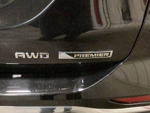 Used 2018 Chevrolet Equinox Premier image 6