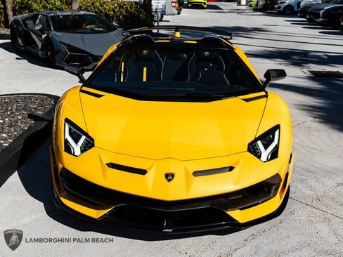 Used 2021 Lamborghini Aventador SVJ image 10