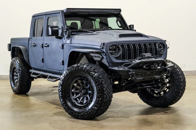 Used 2025 Jeep Gladiator Sport AWD/4WD image 4