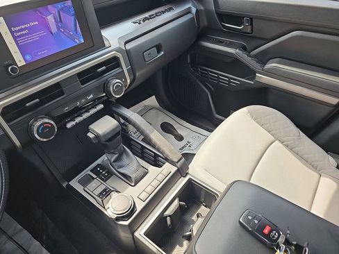Used 2025 Toyota Tacoma SR5 AWD/4WD image 25