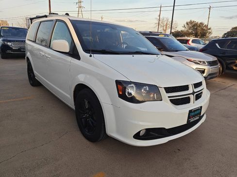 Used 2019 Dodge Grand Caravan GT FWD image 4