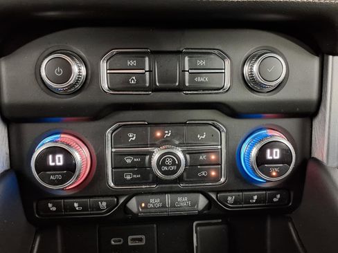 Used 2021 GMC Yukon SLT image 11