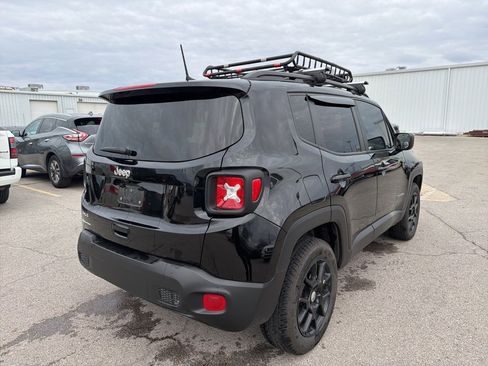 Used 2023 Jeep Renegade Latitude w/ Sun & Fun Group image 5