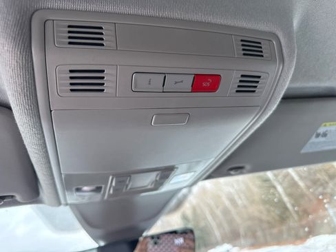 Used 2022 Volkswagen Tiguan SE image 22